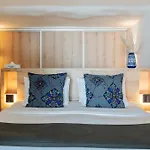 Rocabella Santorini & Imerovigli (Santorini)