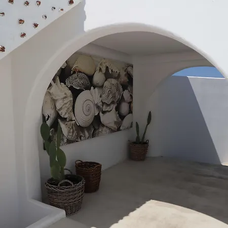 Rocabella Santorini & 4*