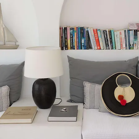 Rocabella Santorini & 4*