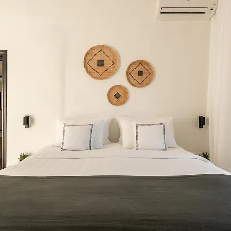 Rocabella Santorini & 4*