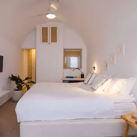 Rocabella Santorini & Hotel