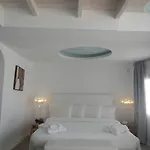 Rocabella Santorini & 4*