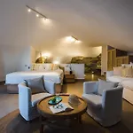 Rocabella Santorini & Hotel 4*