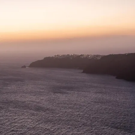 Rocabella Santorini & מלון אימרוביגלי