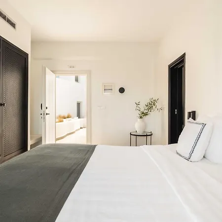 Rocabella Santorini & 4*