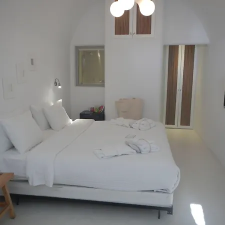 Rocabella Santorini & מלון אימרוביגלי