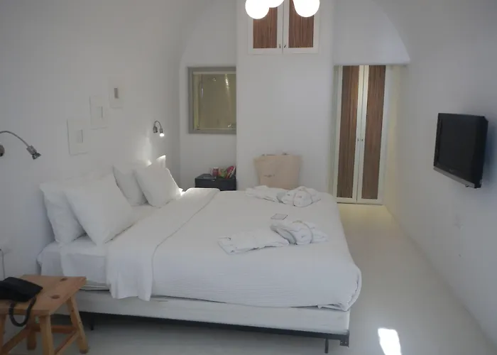 Rocabella Santorini & Hotel Imerovigli