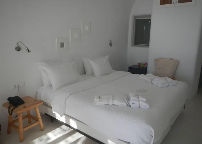 Rocabella Santorini & 4* Imerovigli