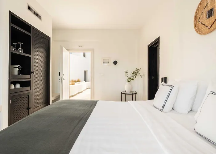 Rocabella Santorini & 4*