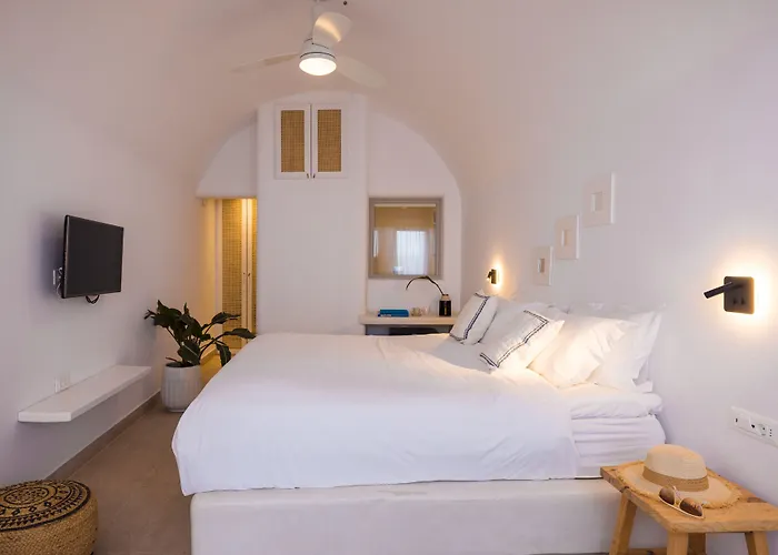 Rocabella Santorini & Hotel